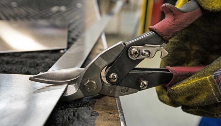 Cutting of metal sheets in the shop